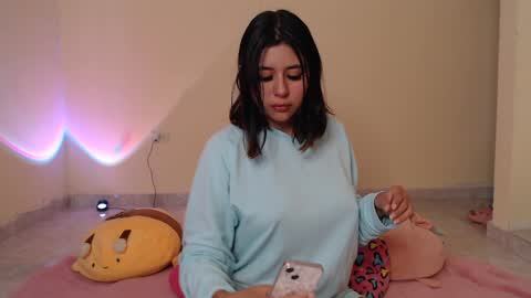 Snapshot of _maiahairy_ chatting on 01-22-25, 12:06 Maia online show from 01-22-25, 12:06