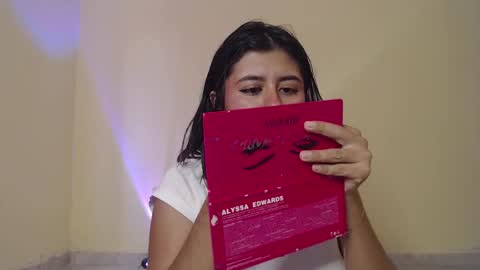 Snapshot of _maiahairy_ chatting on 02-16-25, 01:27 Maia online show from 02-16-25, 01:27