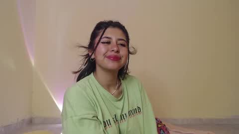 Snapshot of _maiahairy_ chatting on 02-20-25, 01:40 Maia online show from 02-20-25, 01:40