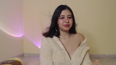Snapshot of _maiahairy_ chatting on 02-25-25, 01:06 Maia online show from 02-25-25, 01:06