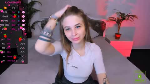 Snapshot of _mari_clark chatting on 01-04-25, 10:13 Eva online show from 01-04-25, 10:13