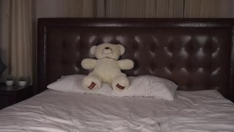  Gwen  online show from 02-02-25, 10:17