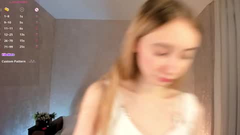  Gwen  online show from 11-05-25, 04:12