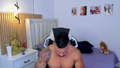 Snapshot of _matthew_santos_ chatting on 04-10-26, 01:55 _matthew_santos_ online show from 04-10-26, 01:55