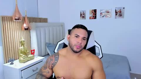Snapshot of _matthew_santos_ chatting on 05-06-26, 01:47 _matthew_santos_ online show from 05-06-26, 01:47