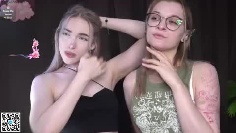 Elva and Kate  online show from 09-17-25, 05:53