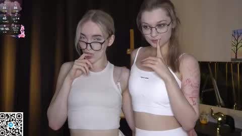 Elva and Kate  online show from 10-16-25, 05:30