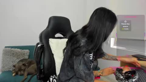 Juli online show from 10-05-25, 02:04