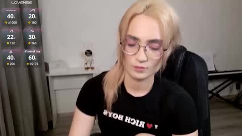 _meow_neko_ online show from 02-23-26, 10:51