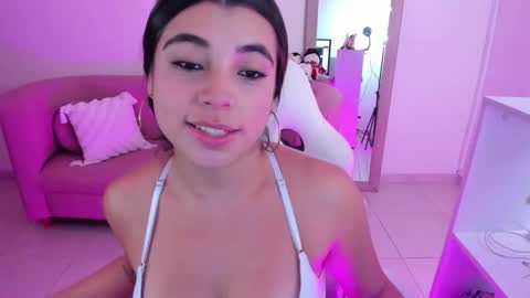 Snapshot of _mia_blue_18_ chatting on 12-16-25, 06:46 MIa blue 18 online show from 12-16-25, 06:46