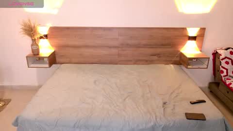 Mia online show from 03-08-26, 10:46