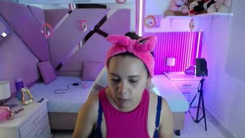  Mia  online show from 12-19-25, 01:07