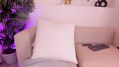 Snapshot of _miamonroee_ chatting on 05-28-26, 09:12 Mia online show from 05-28-26, 09:12