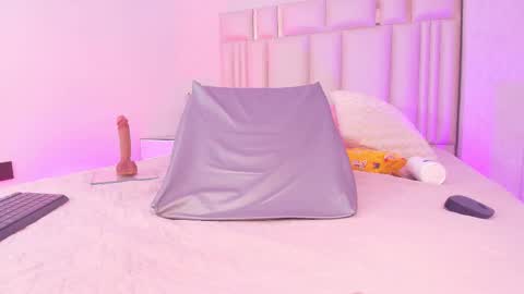 Mia  online show from 03-04-26, 12:11