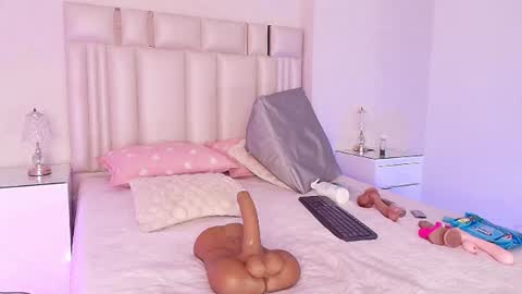 Mia  online show from 07-28-26, 02:13