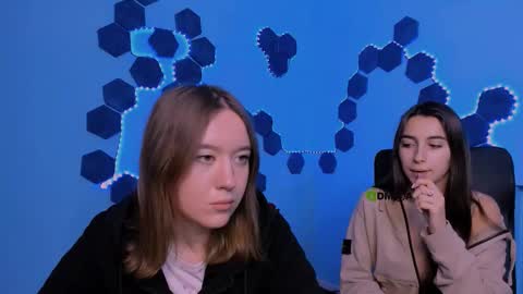 Snapshot of _mila_fire chatting on 12-19-25, 10:22 your Mila online show from 12-19-25, 10:22