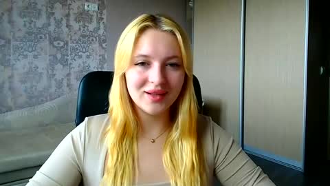 Snapshot of _mila_la_ chatting on 06-25-26, 11:59 Melanie online show from 06-25-26, 11:59