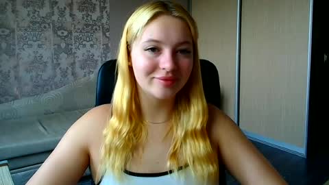 Snapshot of _mila_la_ chatting on 06-29-26, 10:15 Melanie online show from 06-29-26, 10:15