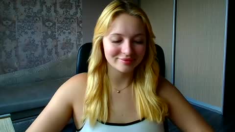 Snapshot of _mila_la_ chatting on 07-06-26, 10:01 Melanie online show from 07-06-26, 10:01
