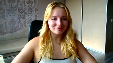 Snapshot of _mila_la_ chatting on 07-06-26, 03:03 Melanie online show from 07-06-26, 03:03