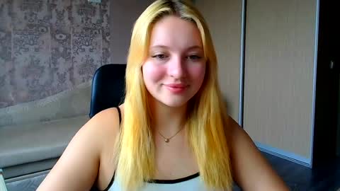 Snapshot of _mila_la_ chatting on 07-13-26, 07:44 Melanie online show from 07-13-26, 07:44