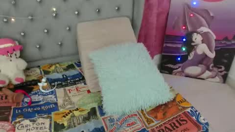 Snapshot of _mindy_moon chatting on 02-19-26, 12:01 _mindy_moon online show from 02-19-26, 12:01