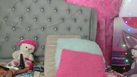 Snapshot of _mindy_moon chatting on 02-20-26, 12:05 _mindy_moon online show from 02-20-26, 12:05