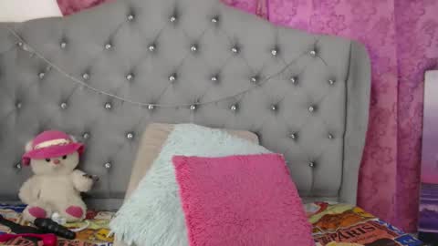 Snapshot of _mindy_moon chatting on 02-23-26, 12:02 _mindy_moon online show from 02-23-26, 12:02