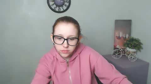 Snapshot of _miraterri_ chatting on 02-21-25, 07:23 Mira online show from 02-21-25, 07:23