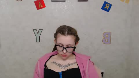 Snapshot of _miraterri_ chatting on 02-22-25, 02:52 Mira online show from 02-22-25, 02:52