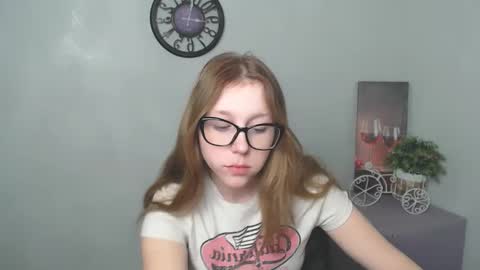 Snapshot of _miraterri_ chatting on 02-24-25, 07:11 Mira online show from 02-24-25, 07:11