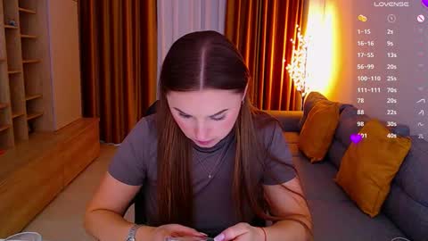 Mia online show from 11-09-25, 10:13