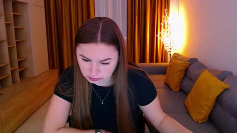 Mia online show from 03-19-26, 07:34