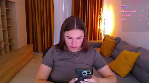 Mia online show from 06-03-26, 06:49