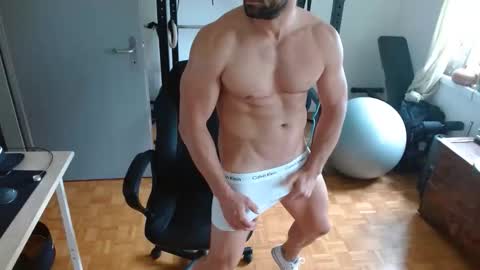 Snapshot of _misterniceguy chatting on 05-06-26, 02:44 BENJI online show from 05-06-26, 02:44