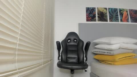 _molly_rosse_ online show from 04-14-26, 12:22