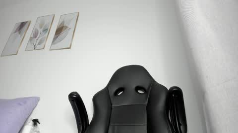 _molly_rosse_ online show from 05-22-26, 12:00