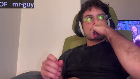 Snapshot of _mrguy_ chatting on 12-17-24, 01:49 _mrguy_ online show from 12-17-24, 01:49