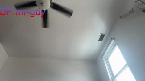 Snapshot of _mrguy_ chatting on 09-27-25, 04:45 _mrguy_ online show from 09-27-25, 04:45