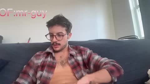 Snapshot of _mrguy_ chatting on 10-19-25, 09:04 _mrguy_ online show from 10-19-25, 09:04