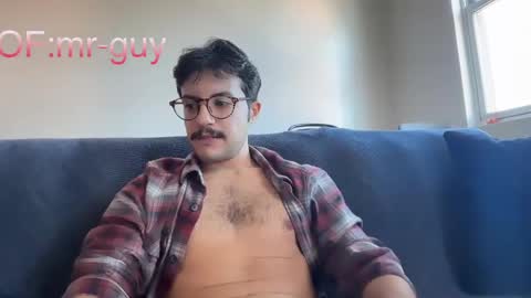 Snapshot of _mrguy_ chatting on 10-27-25, 05:17 _mrguy_ online show from 10-27-25, 05:17