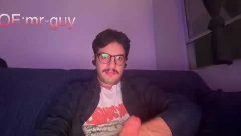 Snapshot of _mrguy_ chatting on 10-29-25, 06:48 _mrguy_ online show from 10-29-25, 06:48