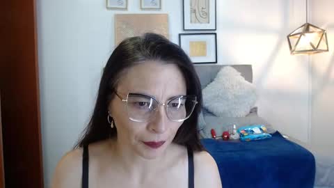 _naomi_s online show from 09-18-25, 01:57