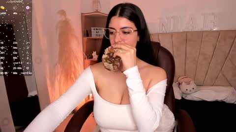 Niah  You can call me Ni or cutie haha online show from 03-04-25, 12:18