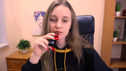 Snapshot of _nicole_new chatting on 01-15-25, 03:18 Nica online show from 01-15-25, 03:18