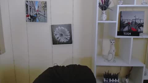 Snapshot of _nicole_new chatting on 03-04-25, 04:52 Nica online show from 03-04-25, 04:52