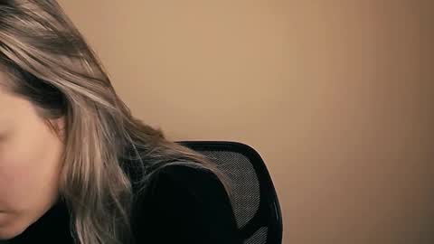 Snapshot of _nicole_new chatting on 10-29-25, 09:11 Nica online show from 10-29-25, 09:11