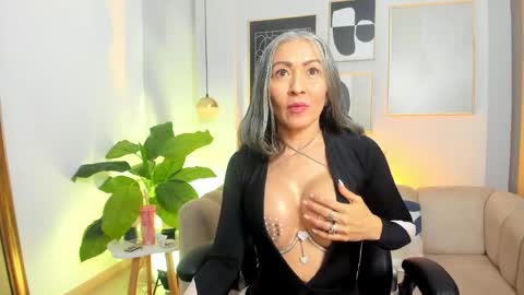 _nicoletteshea_ online show from 05-15-26, 10:06