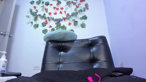 Snapshot of _nicollee chatting on 02-20-25, 09:11 juliana online show from 02-20-25, 09:11