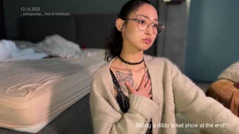 Snapshot of _octopussy_ chatting on 10-12-25, 10:03 Mikayla online show from 10-12-25, 10:03